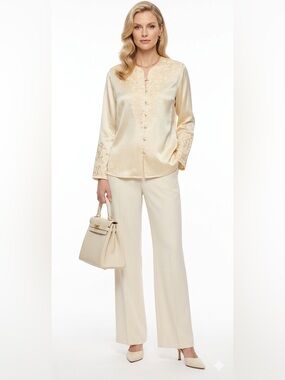 Bob Mackie VTG Pure Silk
Warm Champagne Embroidered
Buttoned down Blouse Size 8